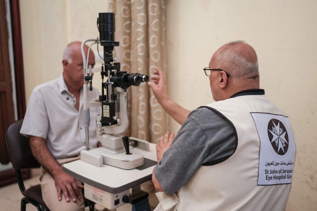 treating-diabetic-retinopathy-in-gaza-2